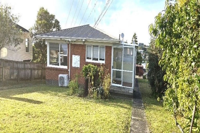 Photo of property in 1/24 Knights Road, Rothesay Bay, Auckland, 0630