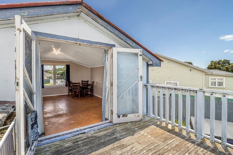 Photo of property in 2 Waitai Street, Castlecliff, Whanganui, 4501
