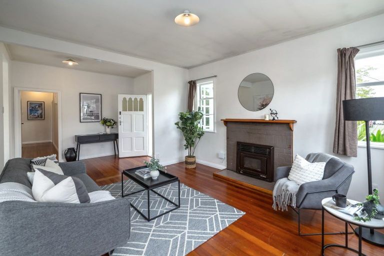 Photo of property in 10 Kent Street, Carterton, 5713