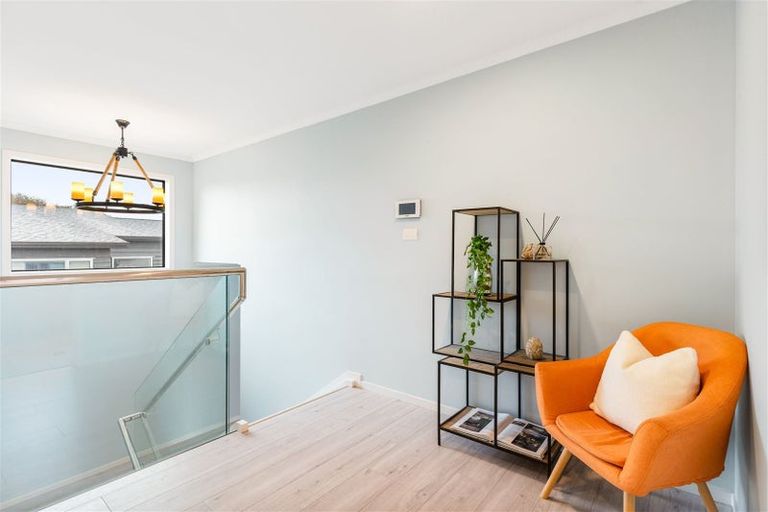 Photo of property in 33d Wairau Road, Forrest Hill, Auckland, 0627