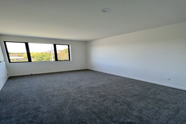 Photo of property in 2 Fiesta Drive, Half Moon Bay, Auckland, 2012