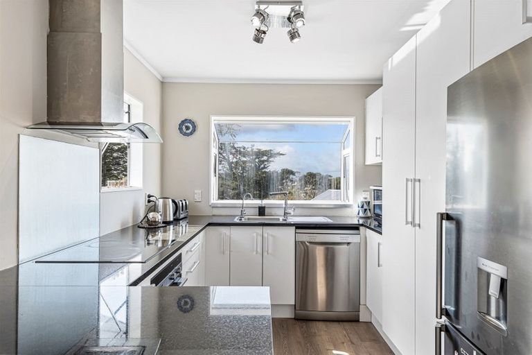 Photo of property in 3/41 Elizabeth Drive, West Harbour, Auckland, 0618