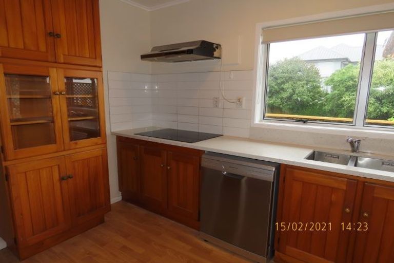 Photo of property in 8 Bodi Place, Te Atatu South, Auckland, 0610