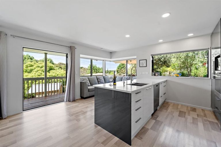 Photo of property in 8 Emlyn Place, Torbay, Auckland, 0630