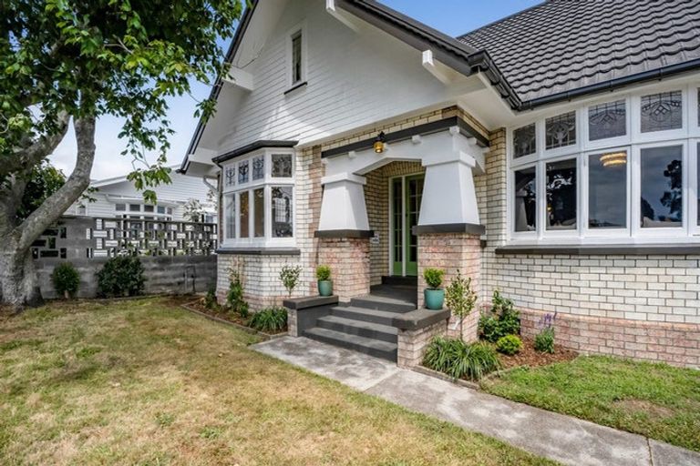 Photo of property in 19 Baring Terrace, Strandon, New Plymouth, 4312
