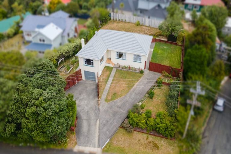 Photo of property in 37 Hampton Hill Road, Tawa, Wellington, 5028