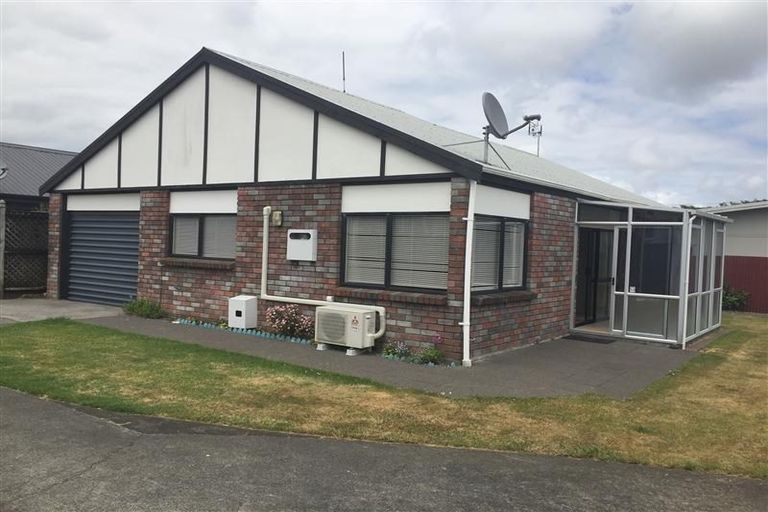 Photo of property in 2/5 Rawhiti Street, Vogeltown, New Plymouth, 4310