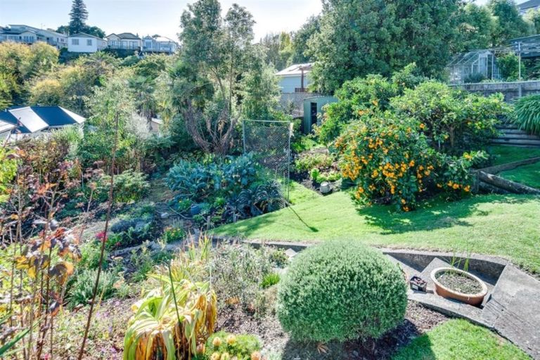 Photo of property in 2 Colenso Avenue, Hospital Hill, Napier, 4110