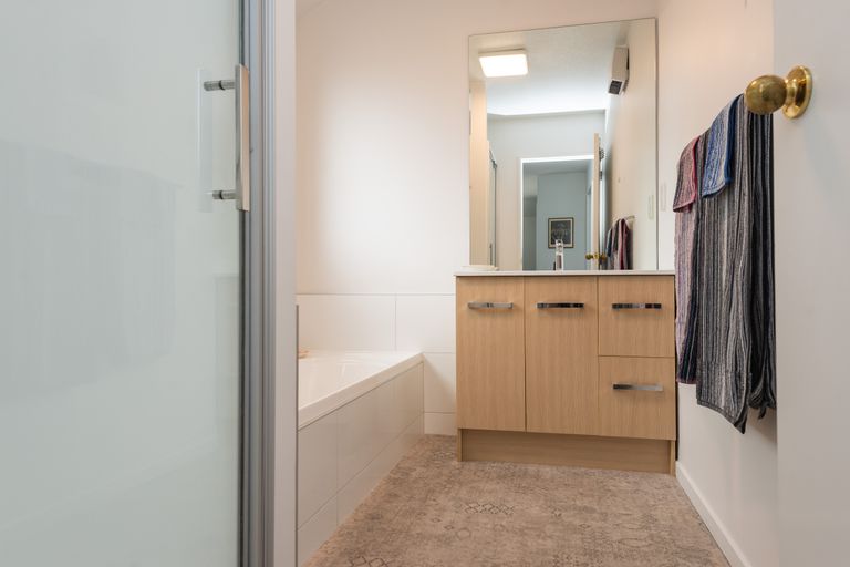 Photo of property in 2/15 Coles Place, St Albans, Christchurch, 8014