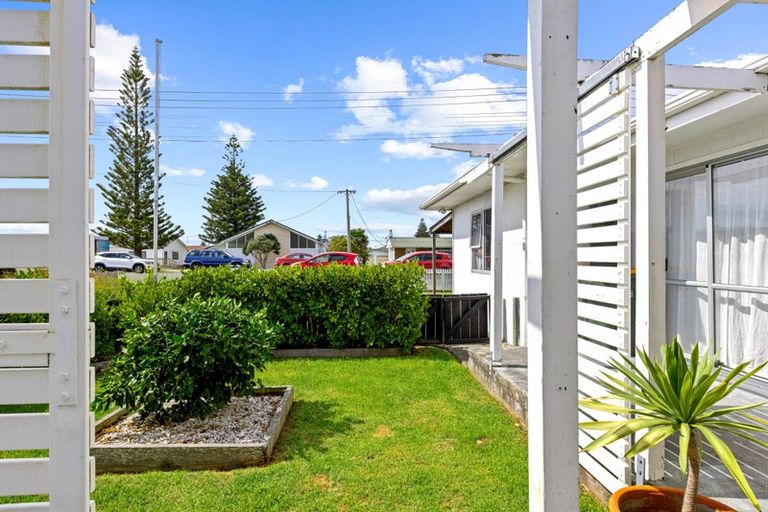 Photo of property in 1/212 Centreway Road, Orewa, 0931