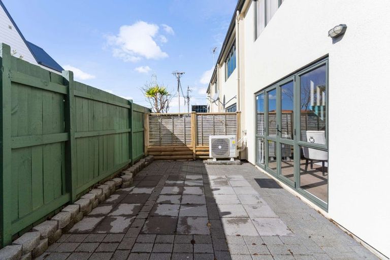 Photo of property in 2/89 Portage Road, New Lynn, Auckland, 0600