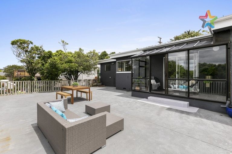 Photo of property in 51 Poto Road, Normandale, Lower Hutt, 5010