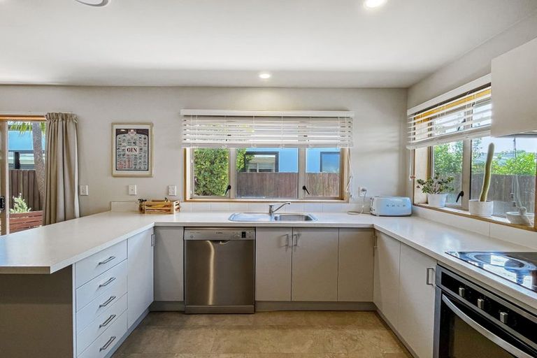 Photo of property in 28 Allard Street, Edgeware, Christchurch, 8013