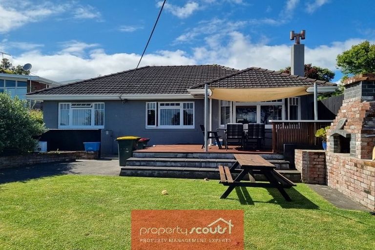 Photo of property in 39 Breakwater Road, Moturoa, New Plymouth, 4310