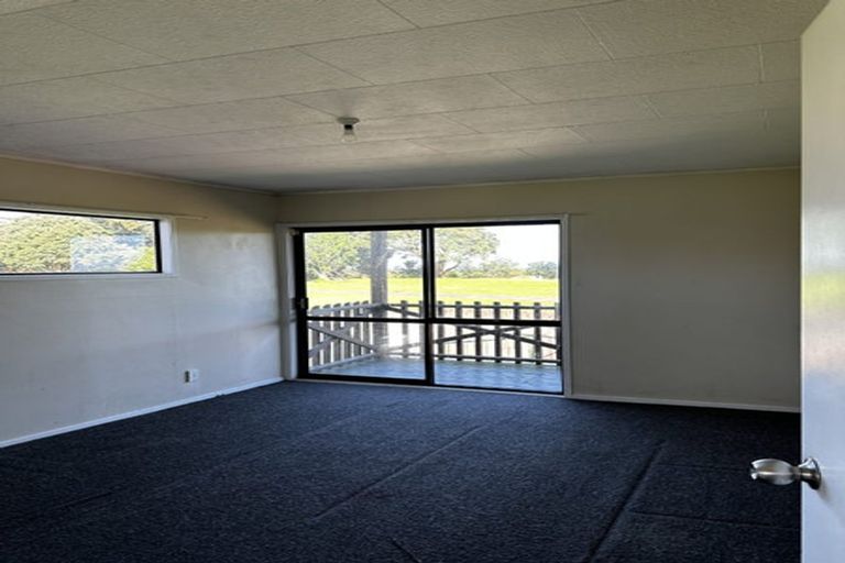 Photo of property in 18 Kopara Place, Clendon Park, Auckland, 2103