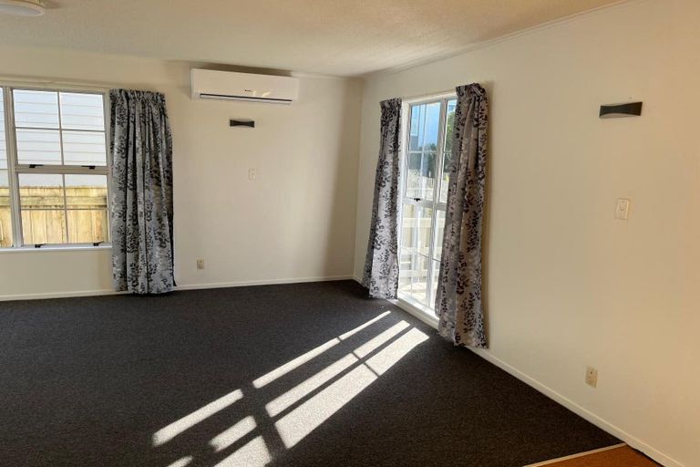 Photo of property in 1 Kerr Grove, Johnsonville, Wellington, 6037