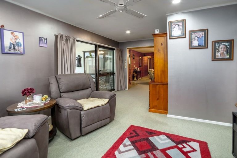 Photo of property in 74 Charles Street, Carterton, 5713