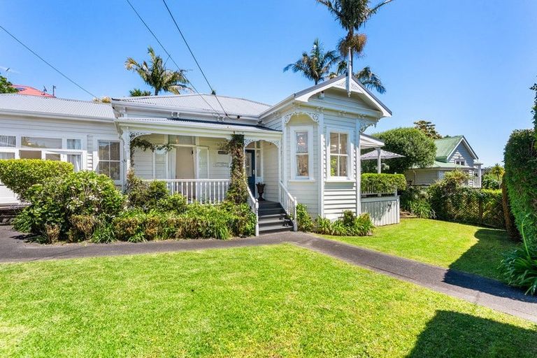 Photo of property in 31 Shoal Bay Road, Devonport, Auckland, 0624
