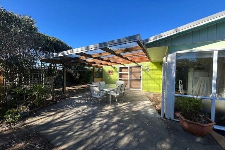 Photo of property in 42 Rua Avenue, Waitarere Beach, Levin, 5510