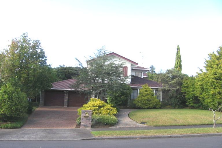 Photo of property in 3 Ravenstone Place, Chatswood, Auckland, 0626