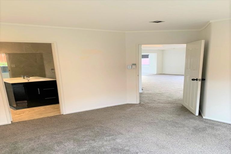 Photo of property in 29 Goodwood Drive, Goodwood Heights, Auckland, 2105