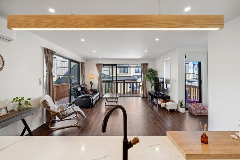 Photo of property in 46 Celestial Crescent, Orewa, 0931