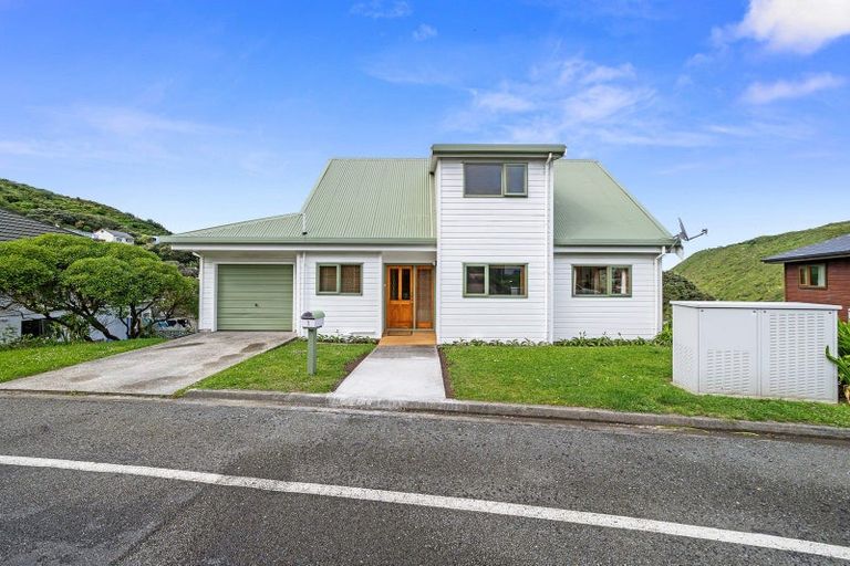 Photo of property in 1 Frobisher Street, Island Bay, Wellington, 6023