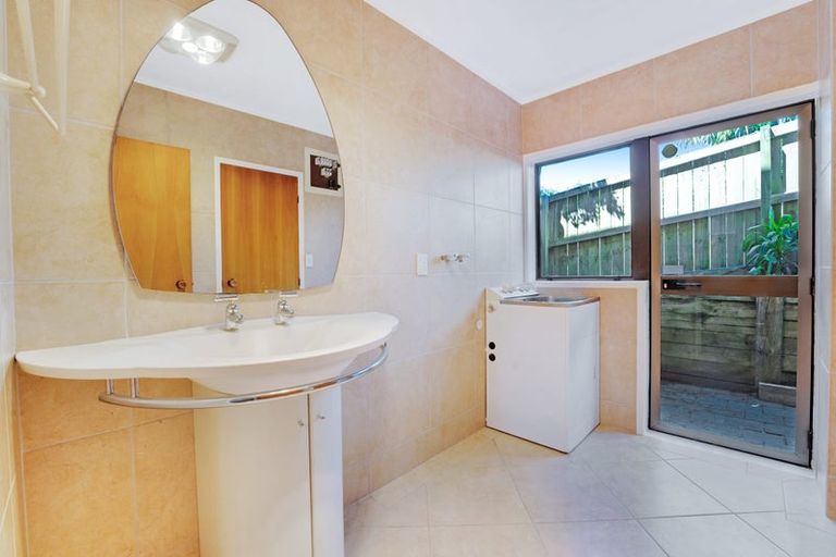 Photo of property in 1/59 Churchill Road, Murrays Bay, Auckland, 0630