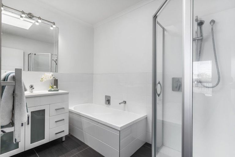 Photo of property in 1/19 Gulf Crest, Bucklands Beach, Auckland, 2012