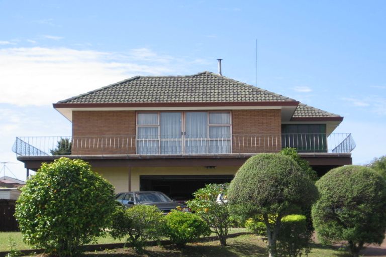 Photo of property in 37 Norcross Avenue, Henderson, Auckland, 0612