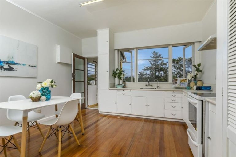 Photo of property in 207 Titirangi Road, Titirangi, Auckland, 0604