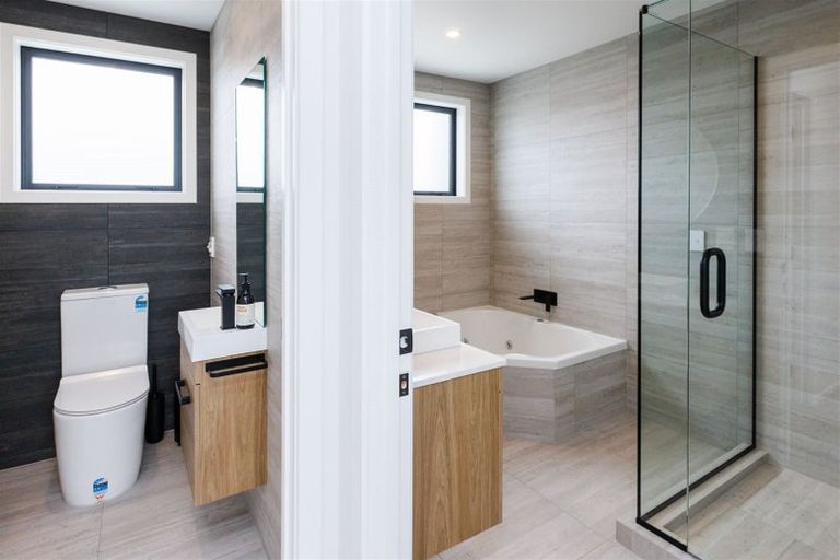 Photo of property in 18 Silkwood Place, Fitzherbert, Palmerston North, 4410