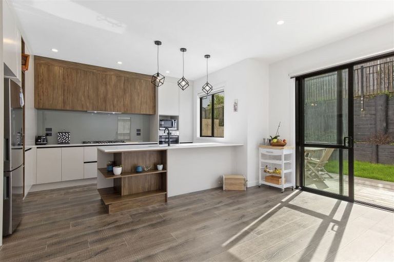 Photo of property in 11 Pohewa Road, Silverdale, 0932