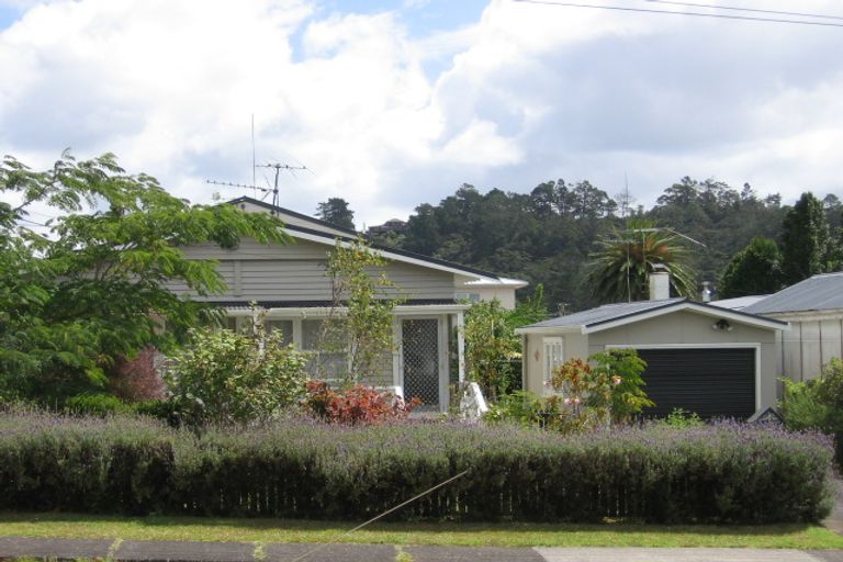 Photo of property in 2/12 Gazelle Avenue, Beach Haven, Auckland, 0626