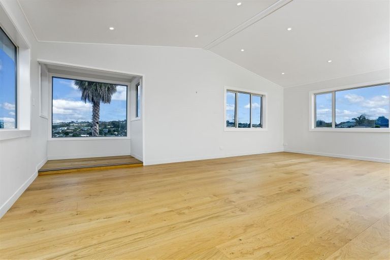 Photo of property in 1/30 Gulf View Road, Murrays Bay, Auckland, 0630