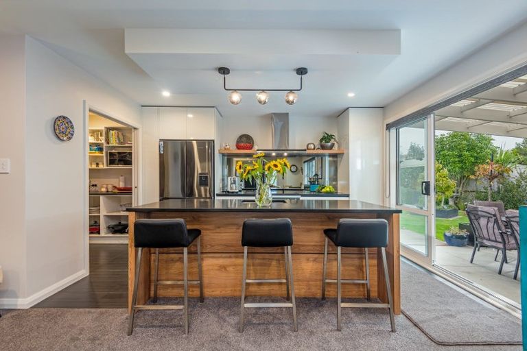 Photo of property in 15 Monaco Grove, Fitzherbert, Palmerston North, 4410