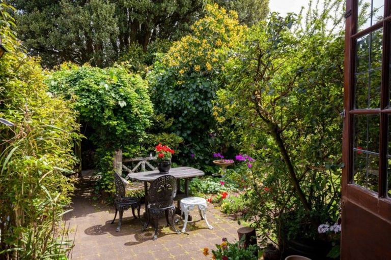 Photo of property in 33 Fitzroy Road, Fitzroy, New Plymouth, 4312