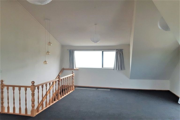 Photo of property in 1/58 Hillcrest Avenue, Hillcrest, Auckland, 0627