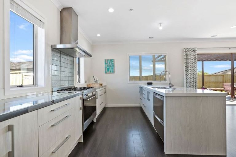 Photo of property in 92 Farringdon Avenue, Rototuna North, Hamilton, 3210