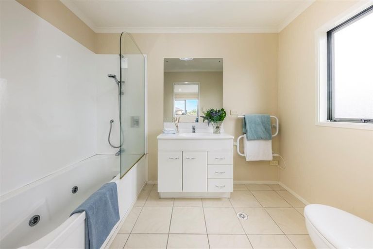 Photo of property in 2 Cuthill Close, Albany, Auckland, 0632