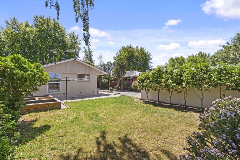 Photo of property in 19 Egmont Place, Bishopdale, Christchurch, 8051