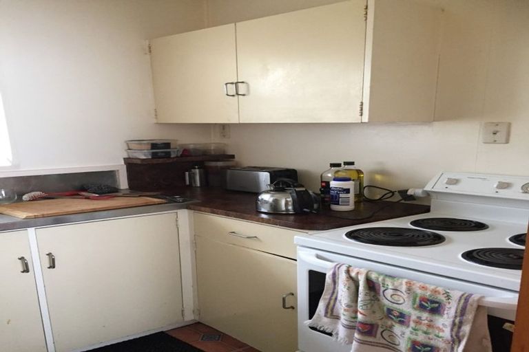 Photo of property in Beresford Apartments, 4/118 Russell Terrace, Berhampore, Wellington, 6023