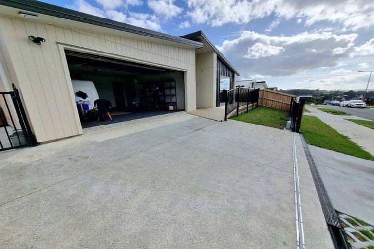 Photo of property in 19 Joseph Kokich Avenue, Swanson, Auckland, 0614