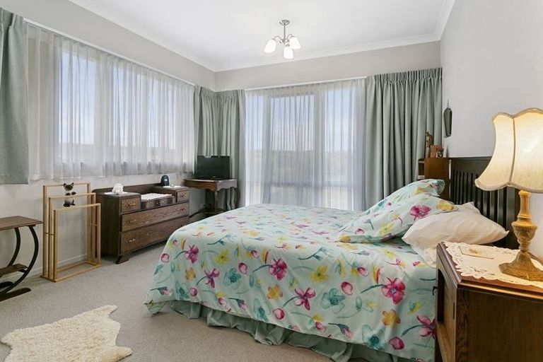 Photo of property in 30 Pukenamu Road, Rainbow Point, Taupo, 3330