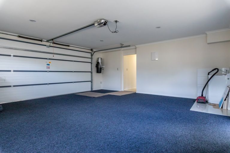 Photo of property in 9 Netherlands Avenue, Kelston, Auckland, 0602