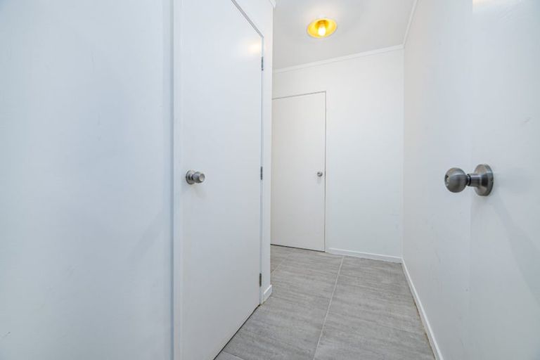 Photo of property in 2/7 Dakota Avenue, Beach Haven, Auckland, 0626
