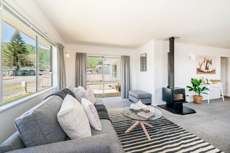 Photo of property in 24 Kapanui Road, Waikanae, 5036