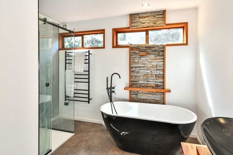 Photo of property in 30 Scenic Drive, Hillpark, Auckland, 2102