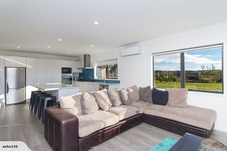 Photo of property in 4 Armstrong Way, Waiuku, 2123