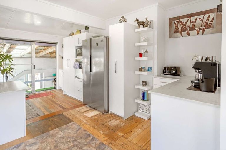 Photo of property in 37 Roretana Drive, Athenree, Waihi Beach, 3177